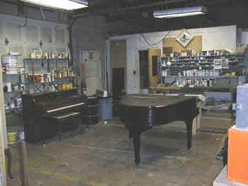 chicago pianos . com - touch-up center.jpg (21189 bytes)